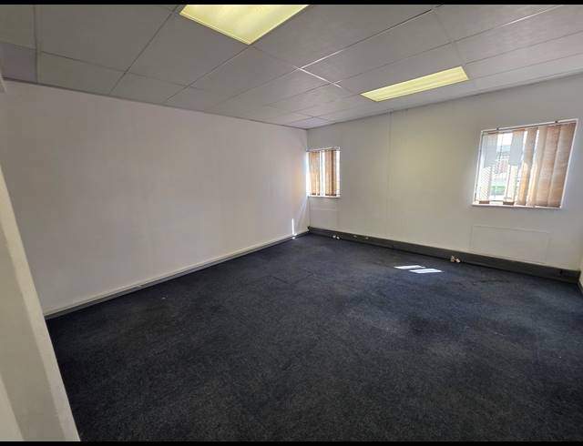 550M² WAREHOUSE TO LET IN STORMILL